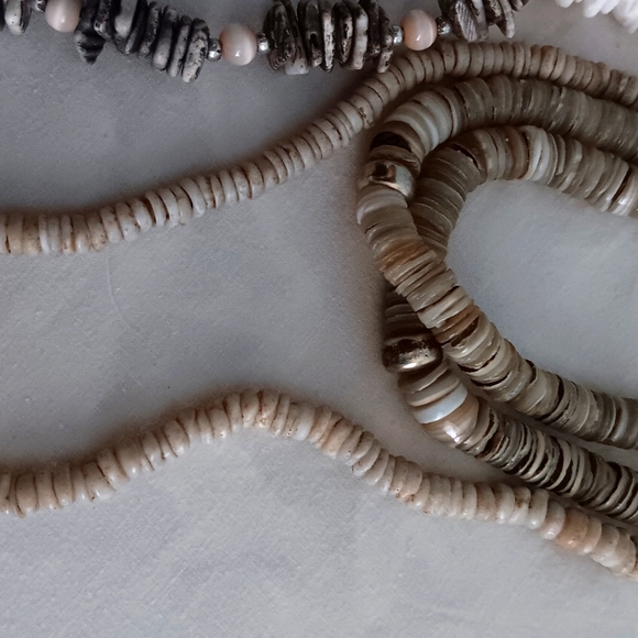 Shell necklaces - Picture 4 of 16